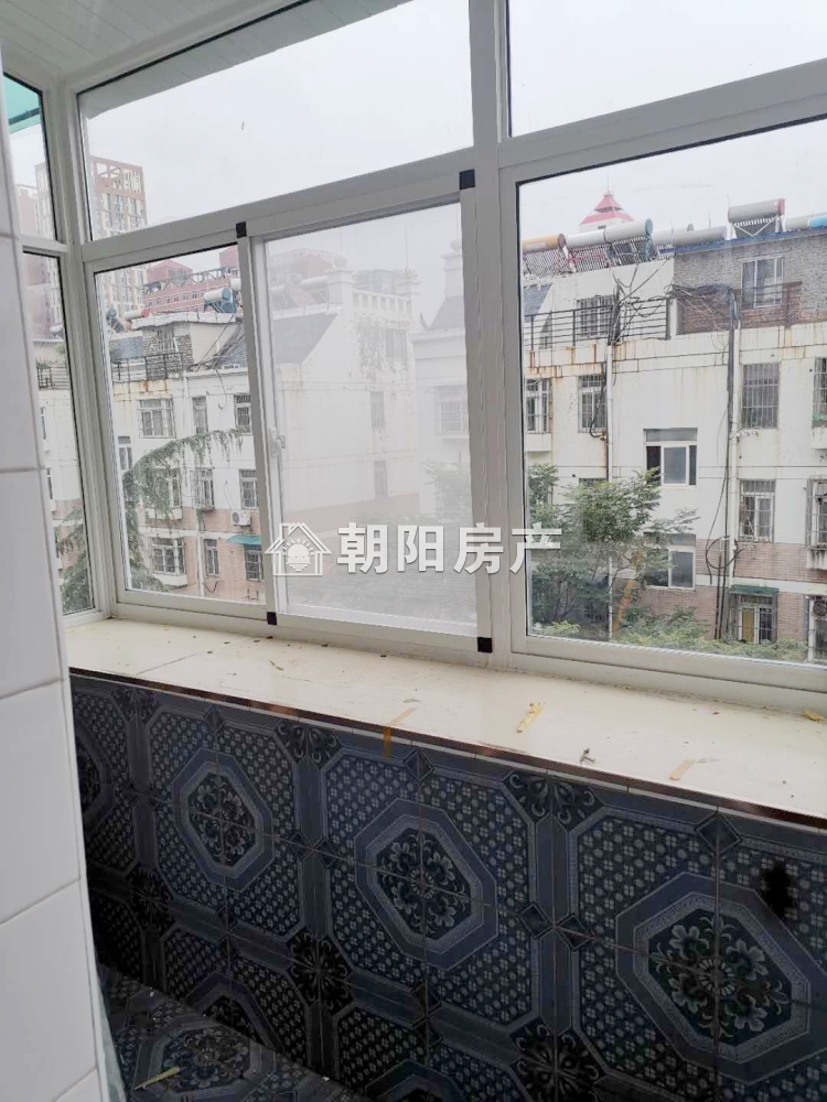 银工家属楼86平 南北通透两室 交通便利 普装好房