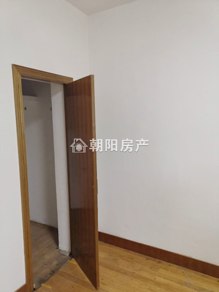 银工家属楼86平 南北通透两室 交通便利 普装好房