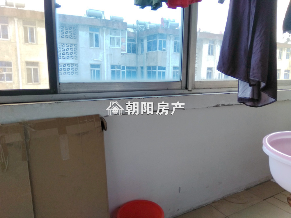 铁三处 75平 南北通透三室 满两年 交通便利配套齐全