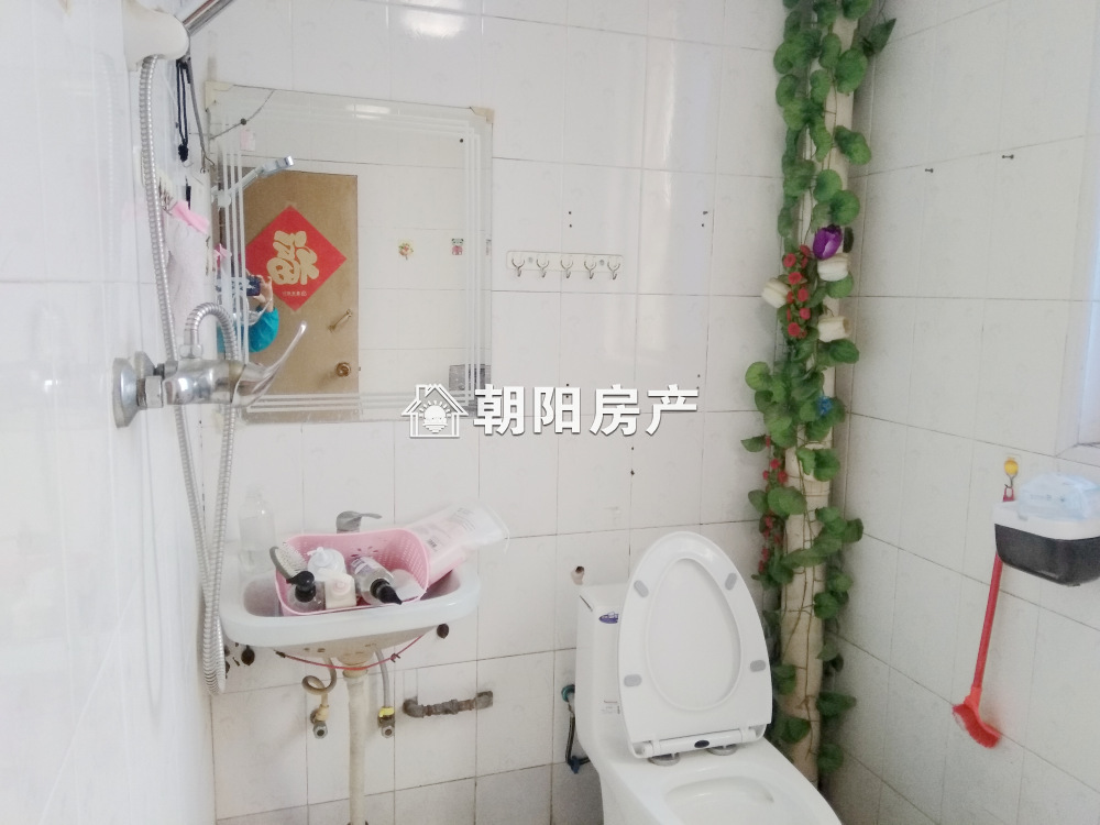 铁三处 75平 南北通透三室 满两年 交通便利配套齐全
