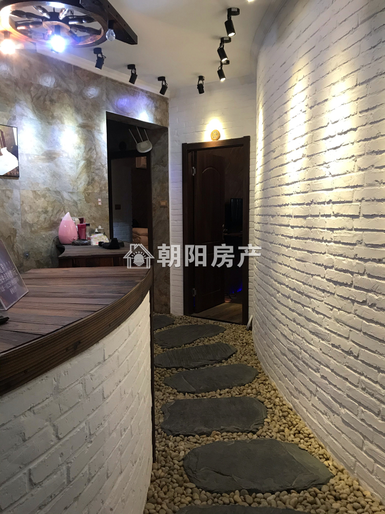 英伦联邦 100平 南向精装两居 满两年 4200元/平