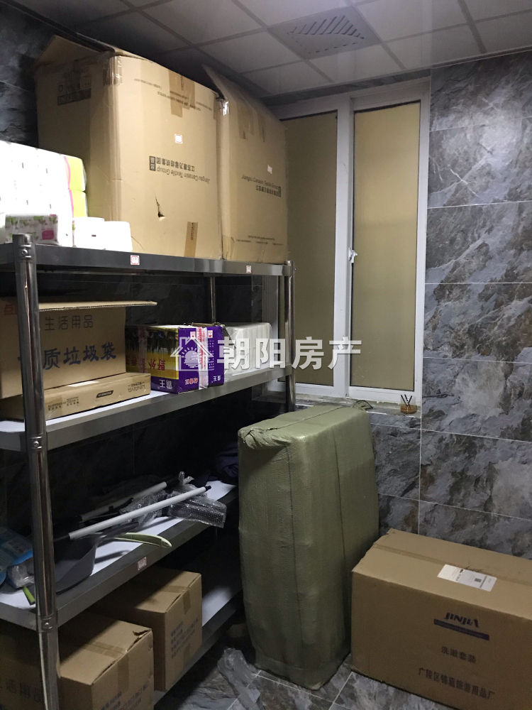 英伦联邦 100平 南向精装两居 满两年 交通便利