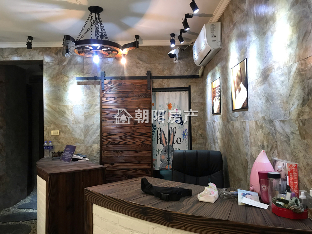 英伦联邦 100平 南向精装两居 满两年 4200元/平