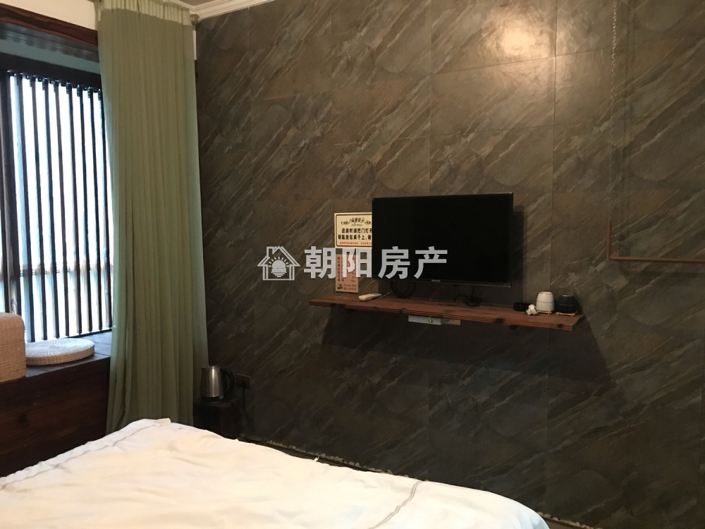 英伦联邦 100平 南向精装两居 满两年 交通便利