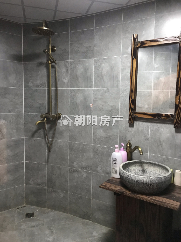 英伦联邦 100平 南向精装两居 满两年 4200元/平