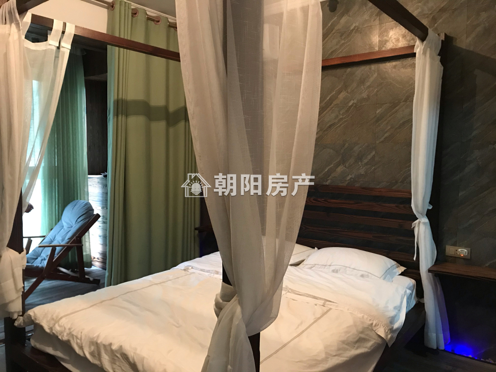 英伦联邦 100平 南向精装两居 满两年 交通便利
