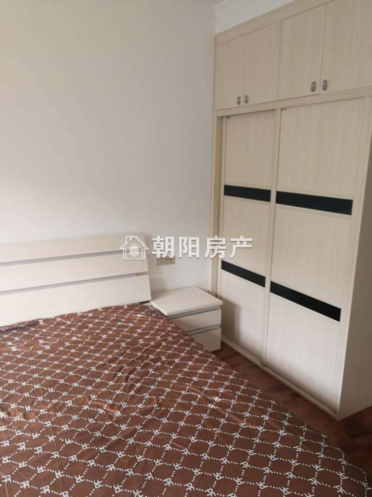 顺发泽润园 101平 南向精装三室 满两年 3627元/平