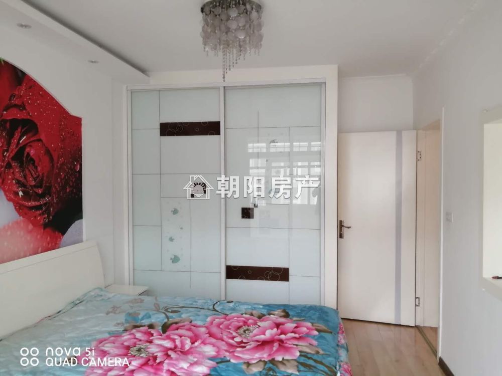 胜利小区 96平 南向精装三居 满两年 单价仅2083元/平