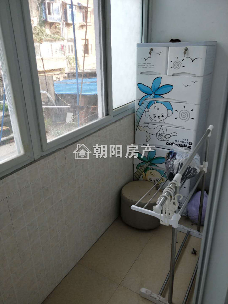 金岭村 60平 南向精装一室一厅 满两年 交通便利