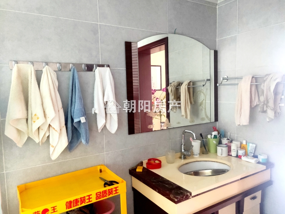 惠利中都二期 130平 南向三居双卫 3307元/平 交通便利