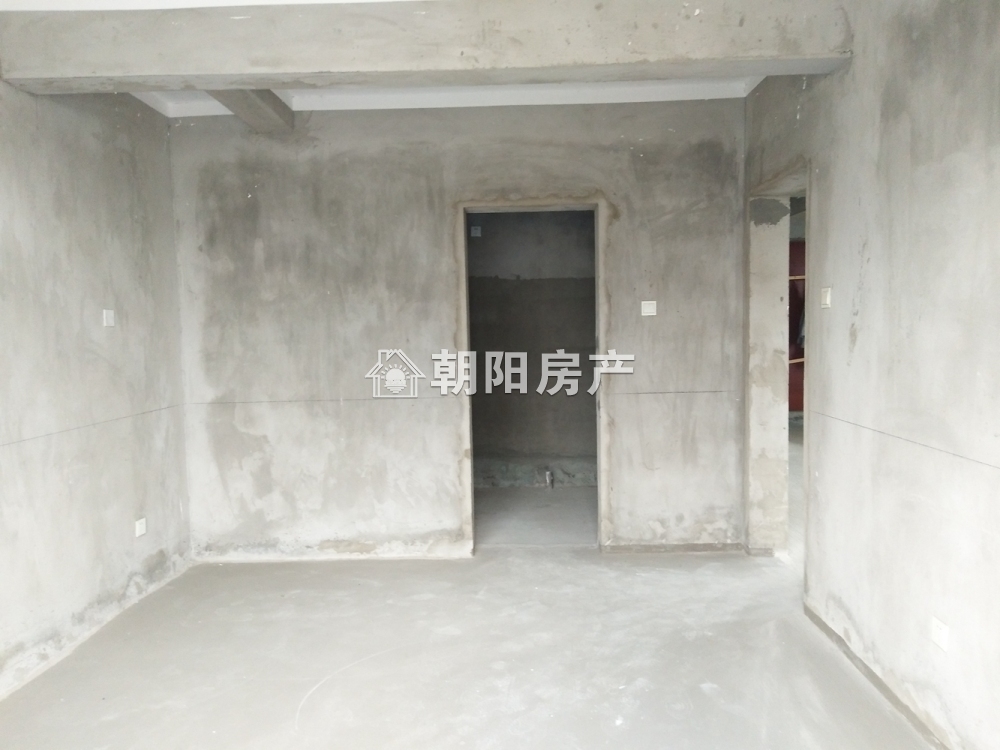 东城国际 136平 南向大三居 毛坯 交通便利