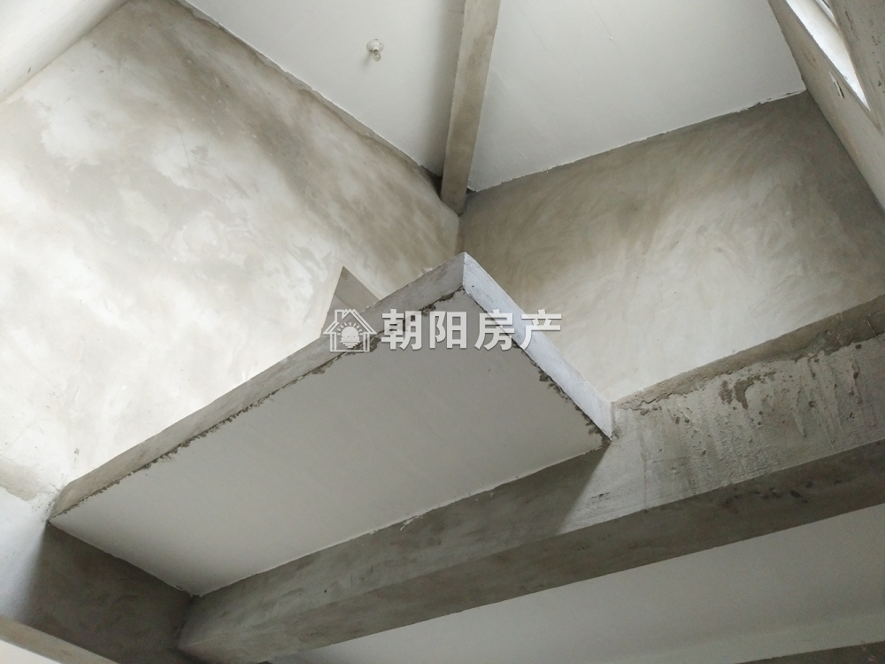东城国际 136平 南向大三居 毛坯 交通便利