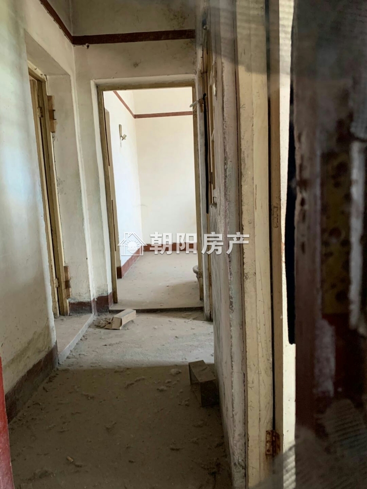 卫校教师楼 62平 朝南两居 满两年 1613元/平
