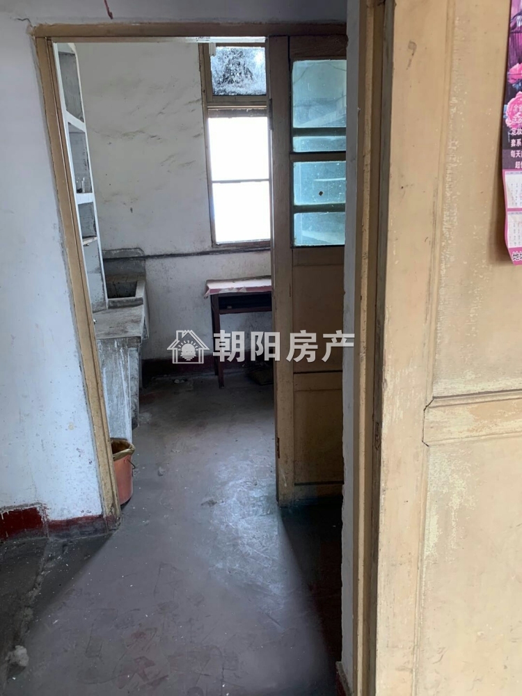 卫校教师楼 62平 朝南两居 满两年 1613元/平