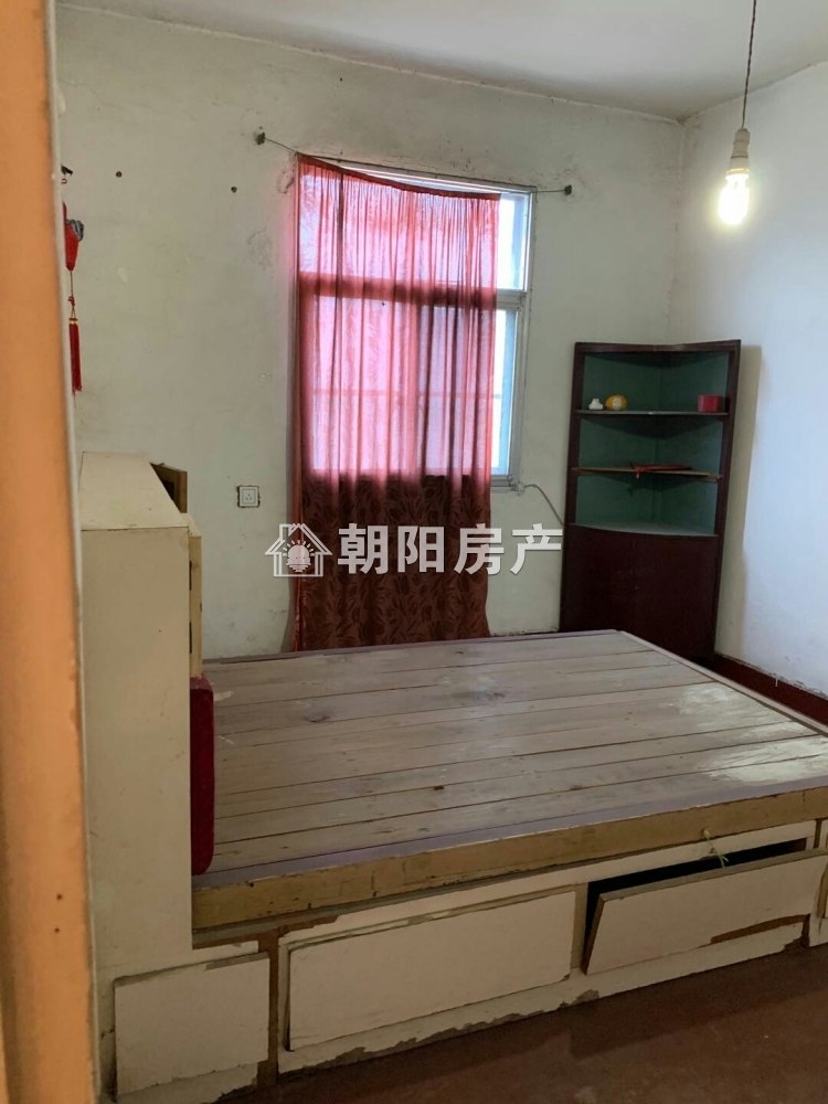 卫校教师楼 62平 朝南两居 满两年 1613元/平