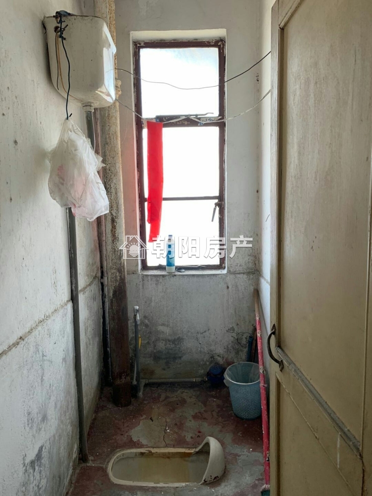 卫校教师楼 62平 朝南两居 满两年 1613元/平