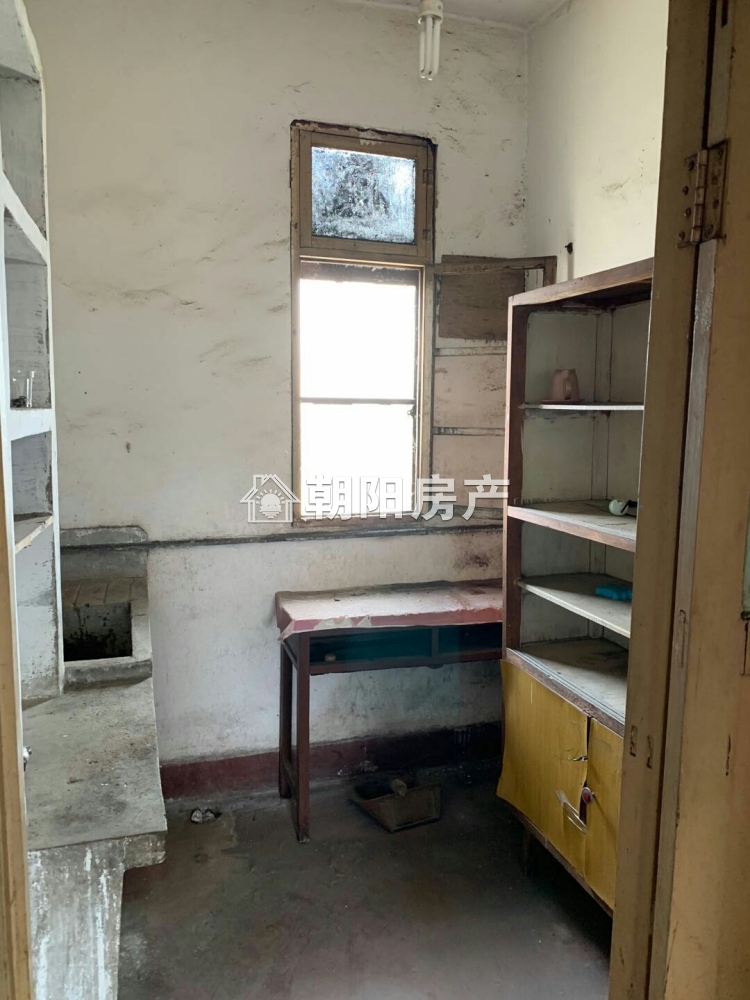 卫校教师楼 62平 朝南两居 满两年 1613元/平