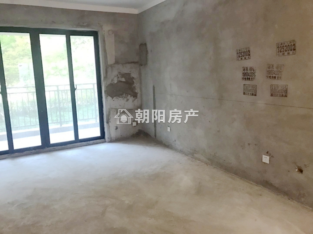 泉山湖兰乔公馆 115平 南向三居 毛坯 交通便利 学区房