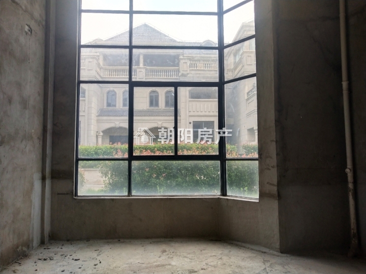 志高壹代城5室2厅3阳台毛坯别墅出售 前后超大院子实用600平方左右