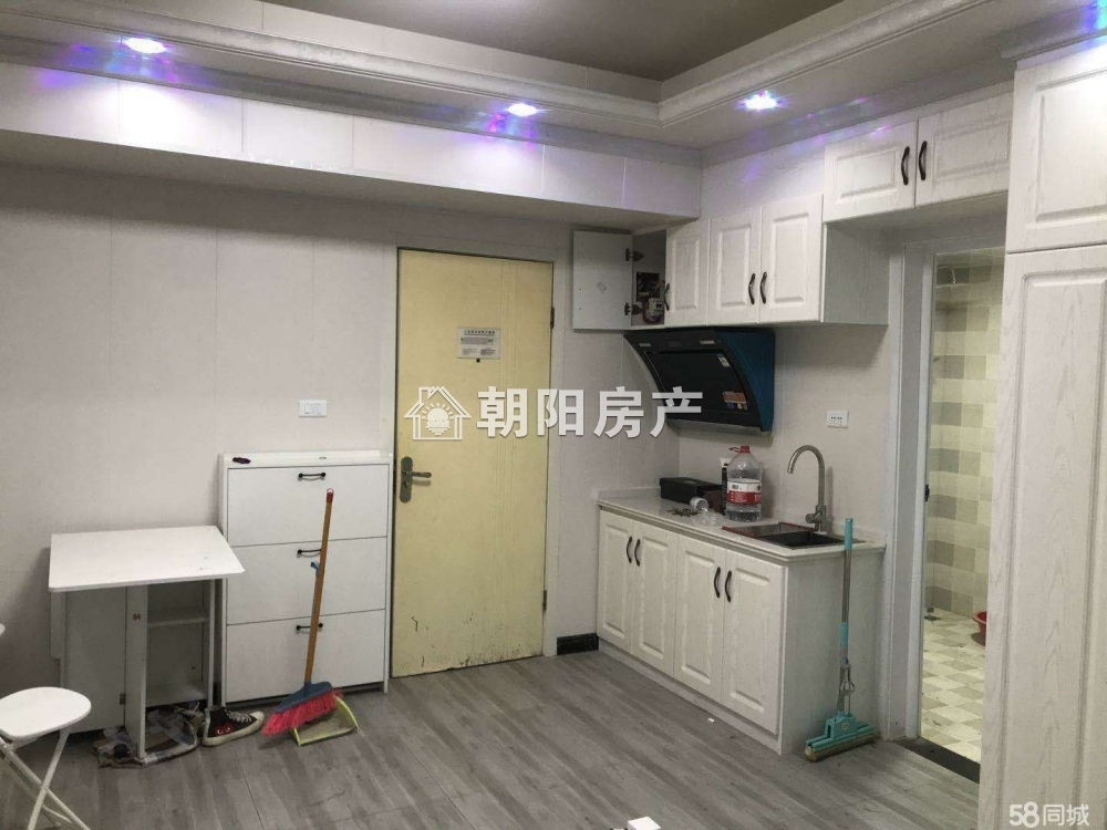 万佳酒店 37平 一室一厅一阳台 免税交通便利中装