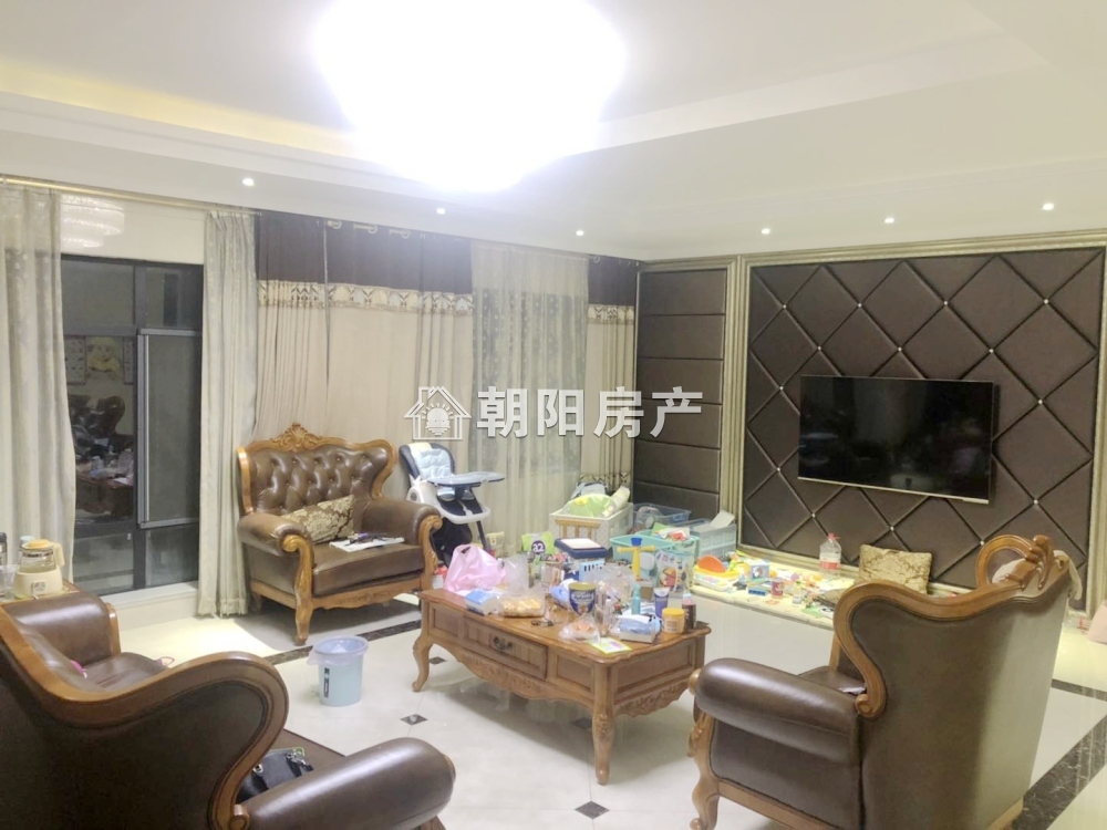 泉山湖 200平 南向大三居 精装满两年 学区房 随时看房