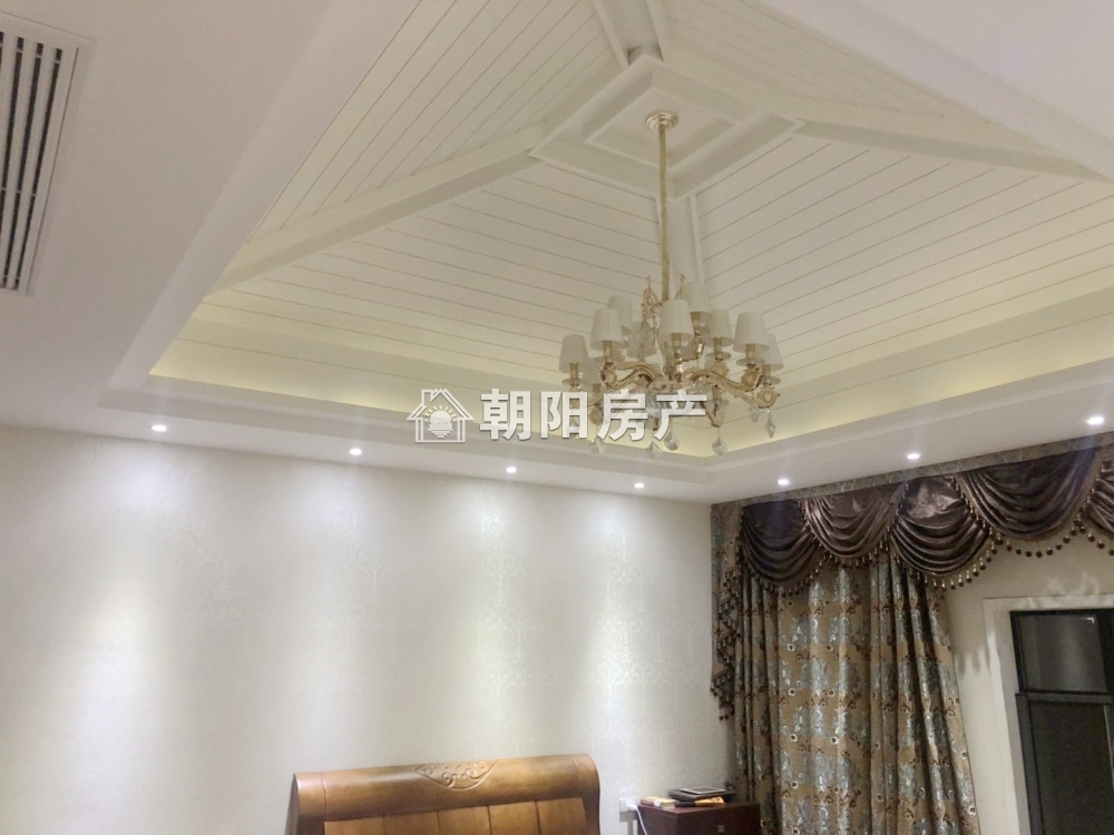 泉山湖 200平 南向大三居 精装满两年 学区房 随时看房
