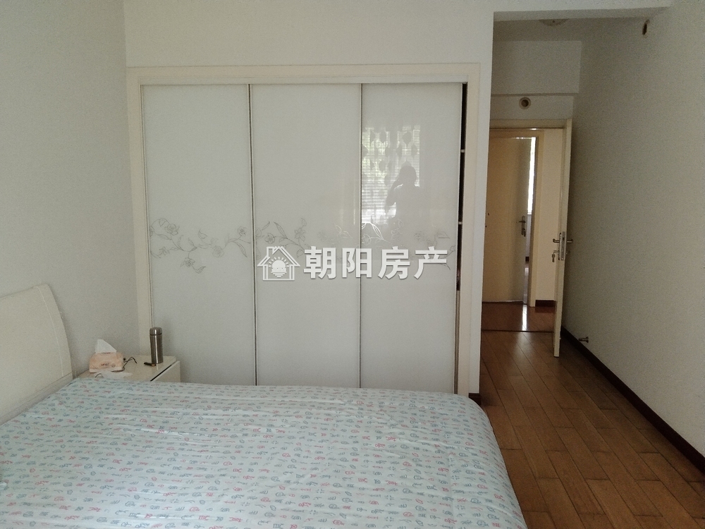 银鹭万树城 133平 南向大三居 满两年 交通便利 学区房