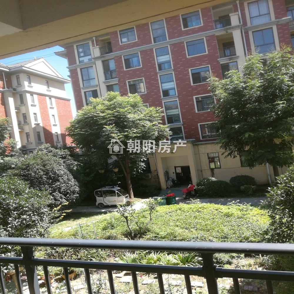 西湖春天 126平 南向三室简装 交通便利 低租金