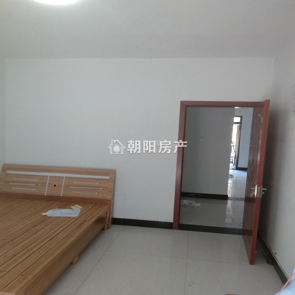 西湖春天 126平 南向三室简装 交通便利 低租金