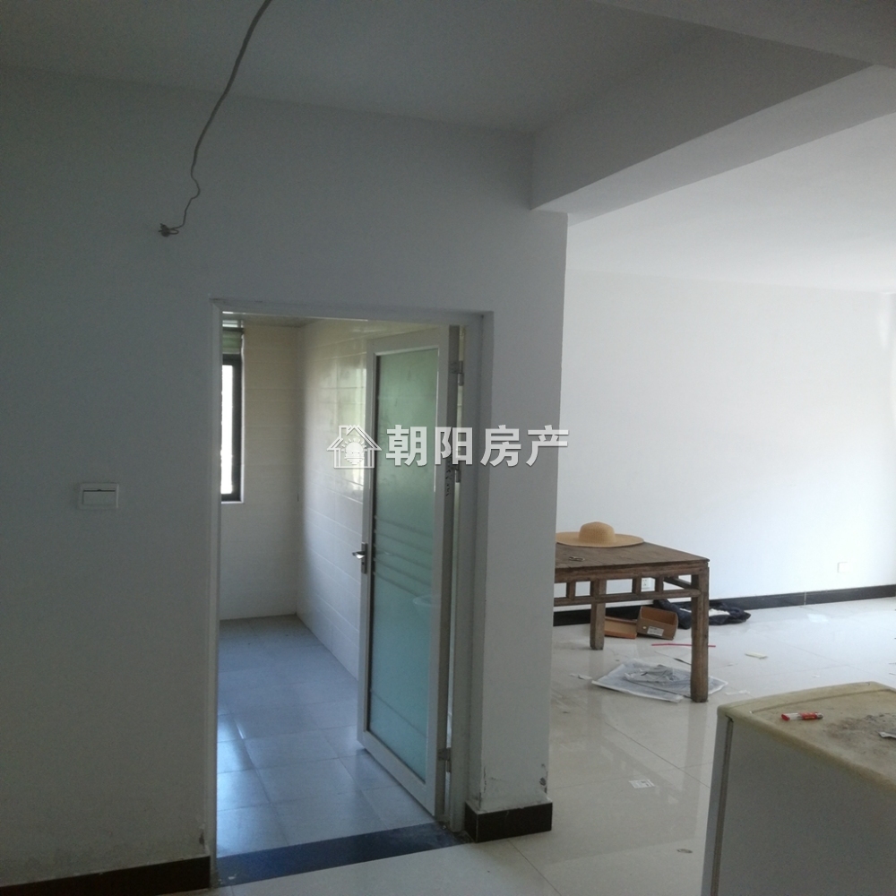 西湖春天 126平 南向三室简装 交通便利 低租金