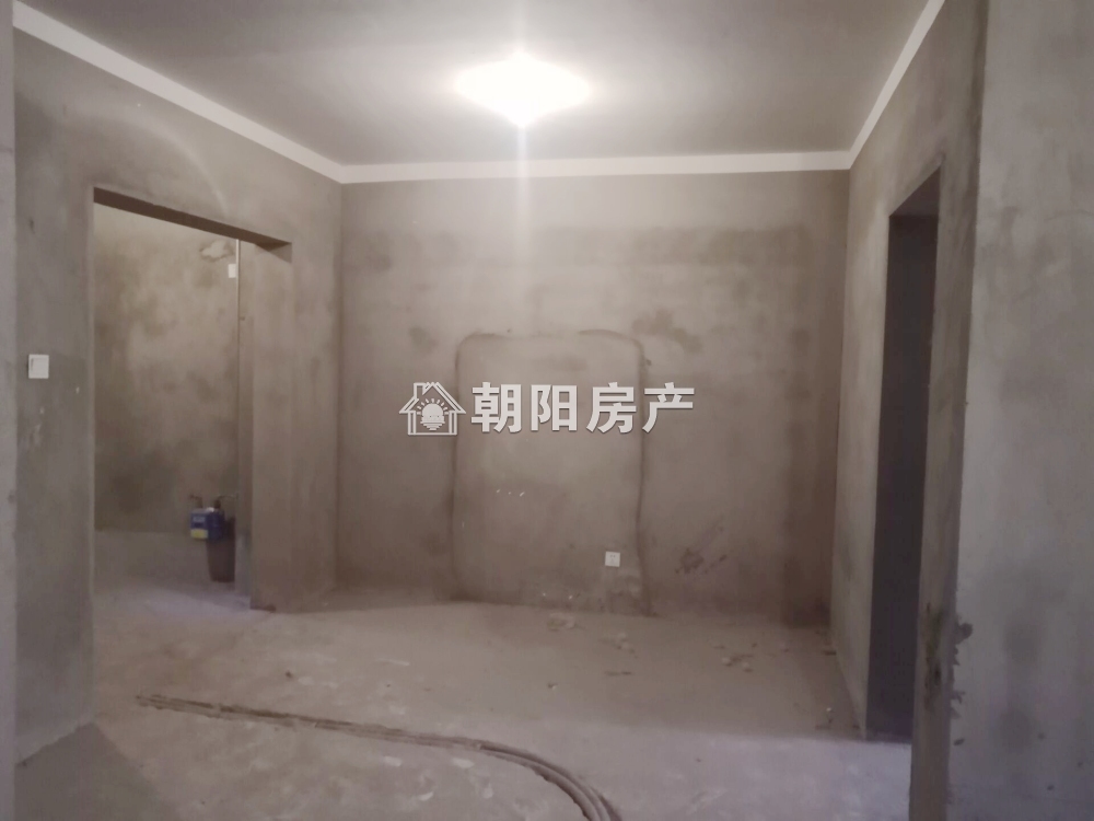东城国际 100平 南向三室二厅 毛坯 单价3127元 交通便利 学区房