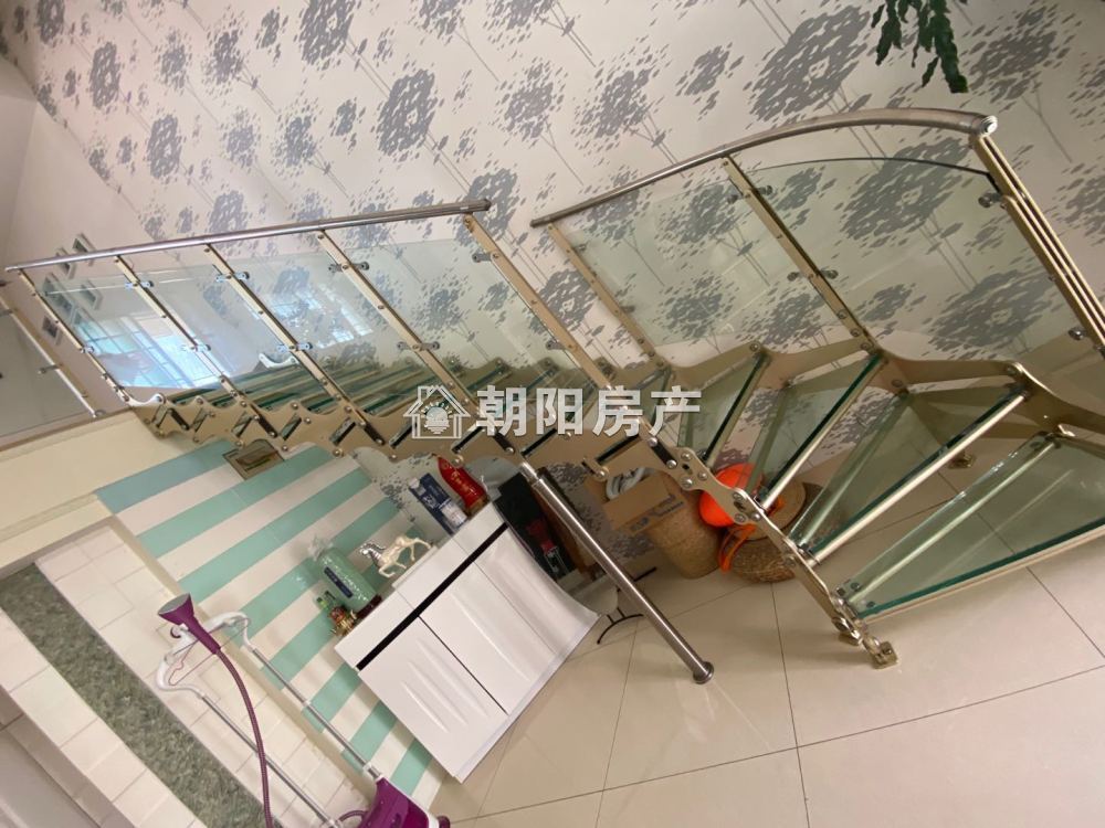 金色家园 205平 朝南四室豪装 交通便利 配套齐全