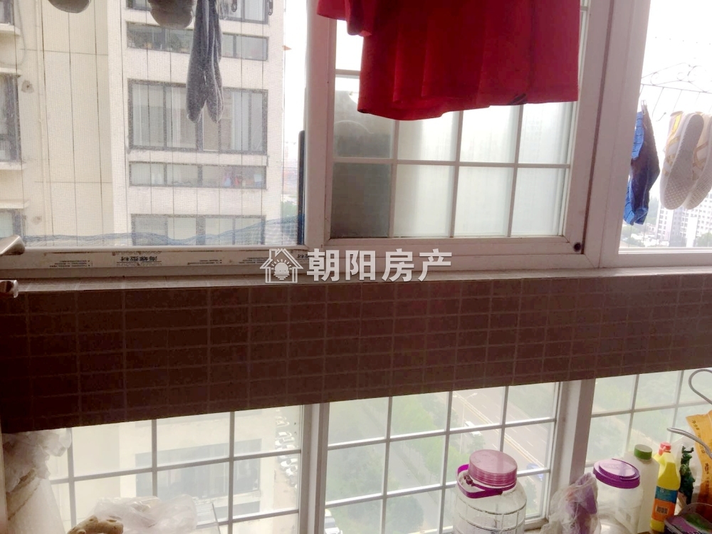 优山美地 82平 西向两居 学区房 交通便利 满两年 普装