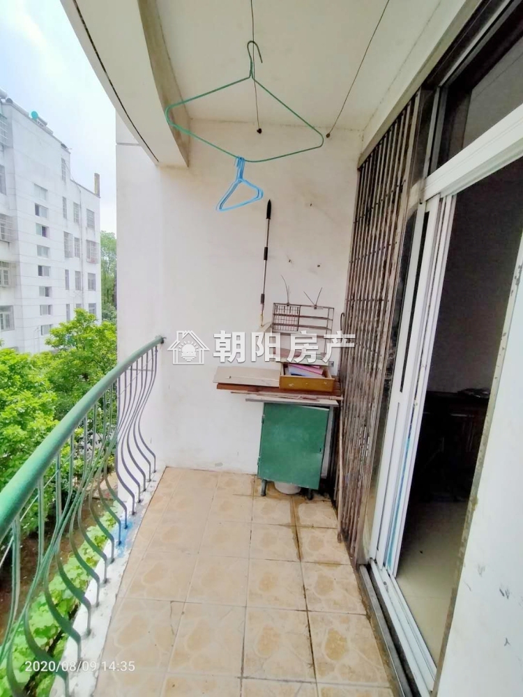 金山花园 110平 南向三室二厅 满两年 学区房