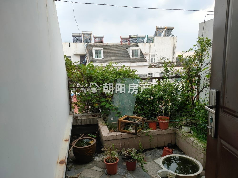 现代花园 138平 朝南三室 满两年 2033元/平 学区房