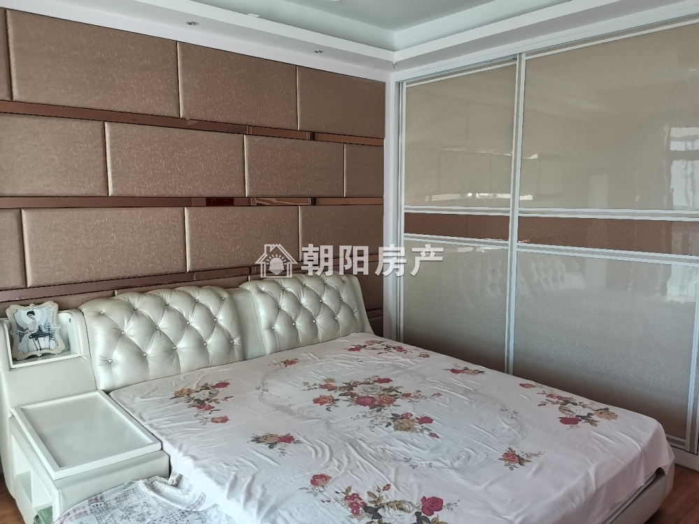 东方丽景 118平 南向精装三室 满两年 学区房 免税