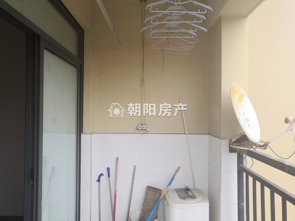 西湖春天 96平 南向三室精装 学区配套齐全