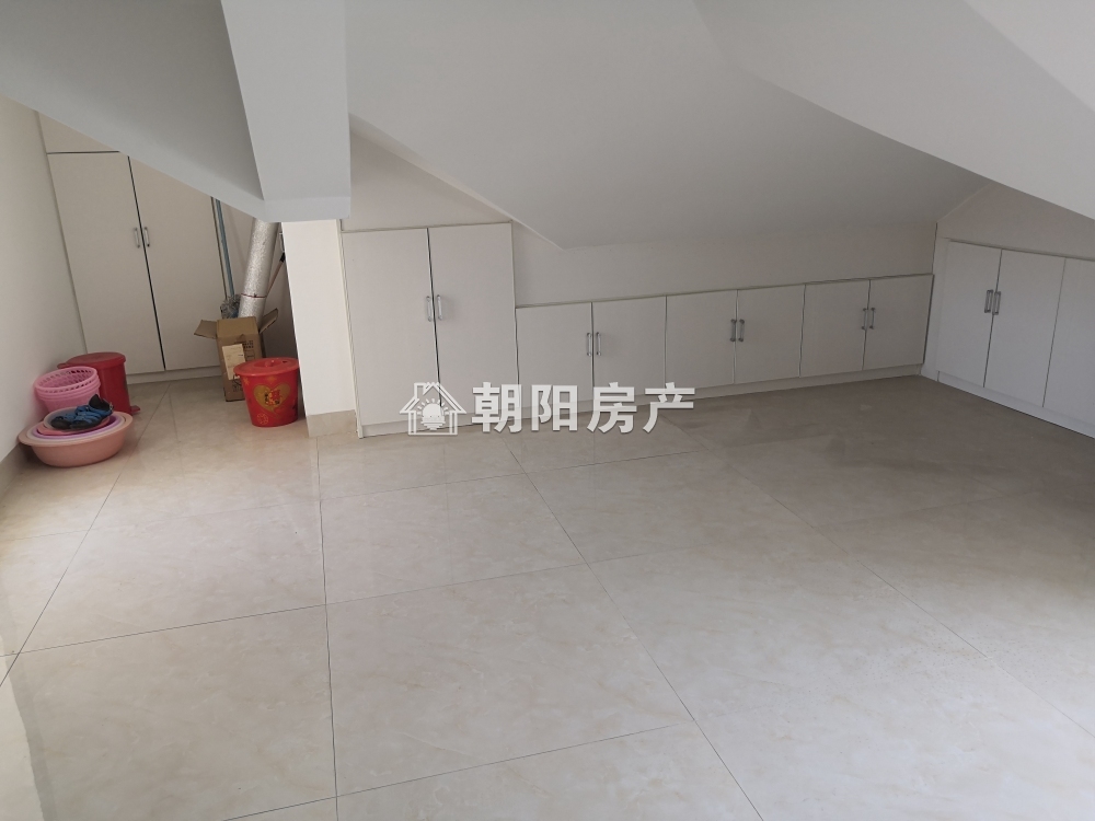 西湖春天 113平 南向三室二厅 精装高楼层 学区房随时看房