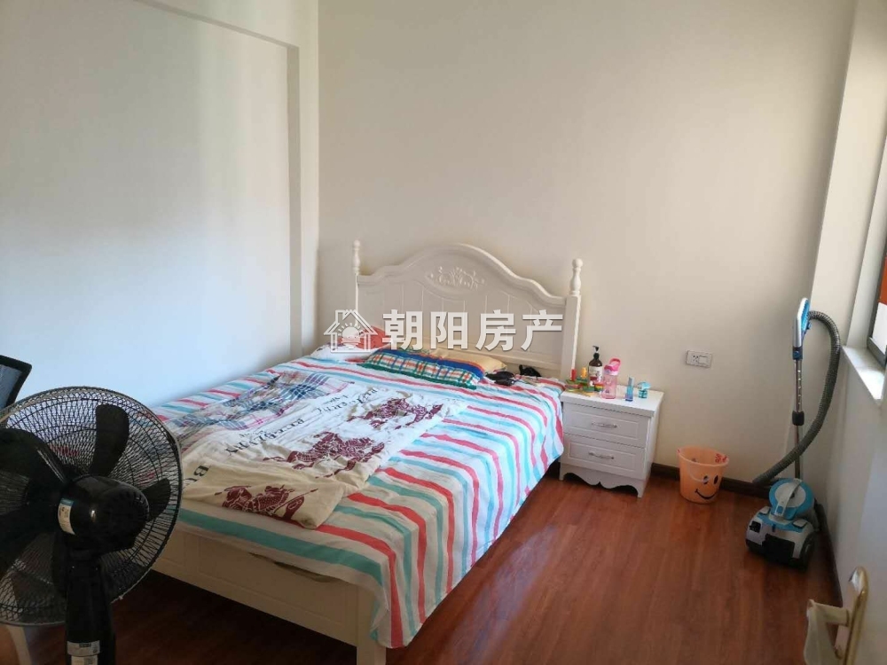 金地月伴湾 111平 南向精装三室 满两年 交通便利