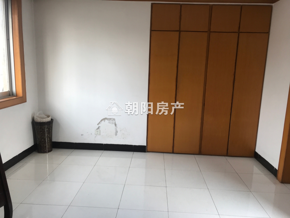 和顺园 118平 南向三室 满两年 2108元/平