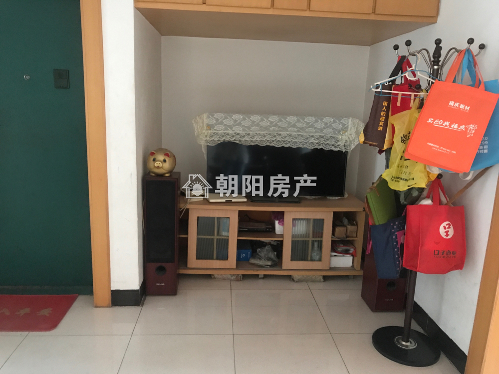 和顺园 118平 南向三室 满两年 2108元/平