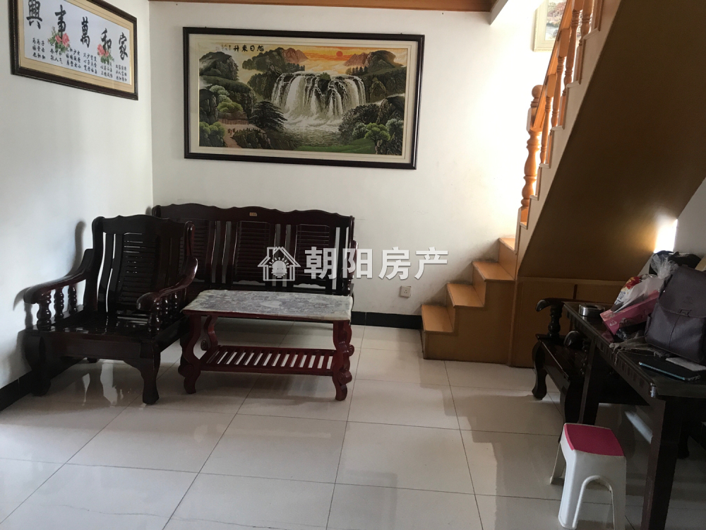 和顺园 118平 南向三室 满两年 2108元/平