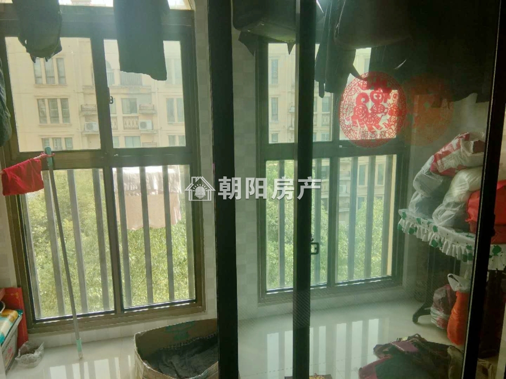 朝阳帝堡 93平 朝南精装三室 满两年 学区房