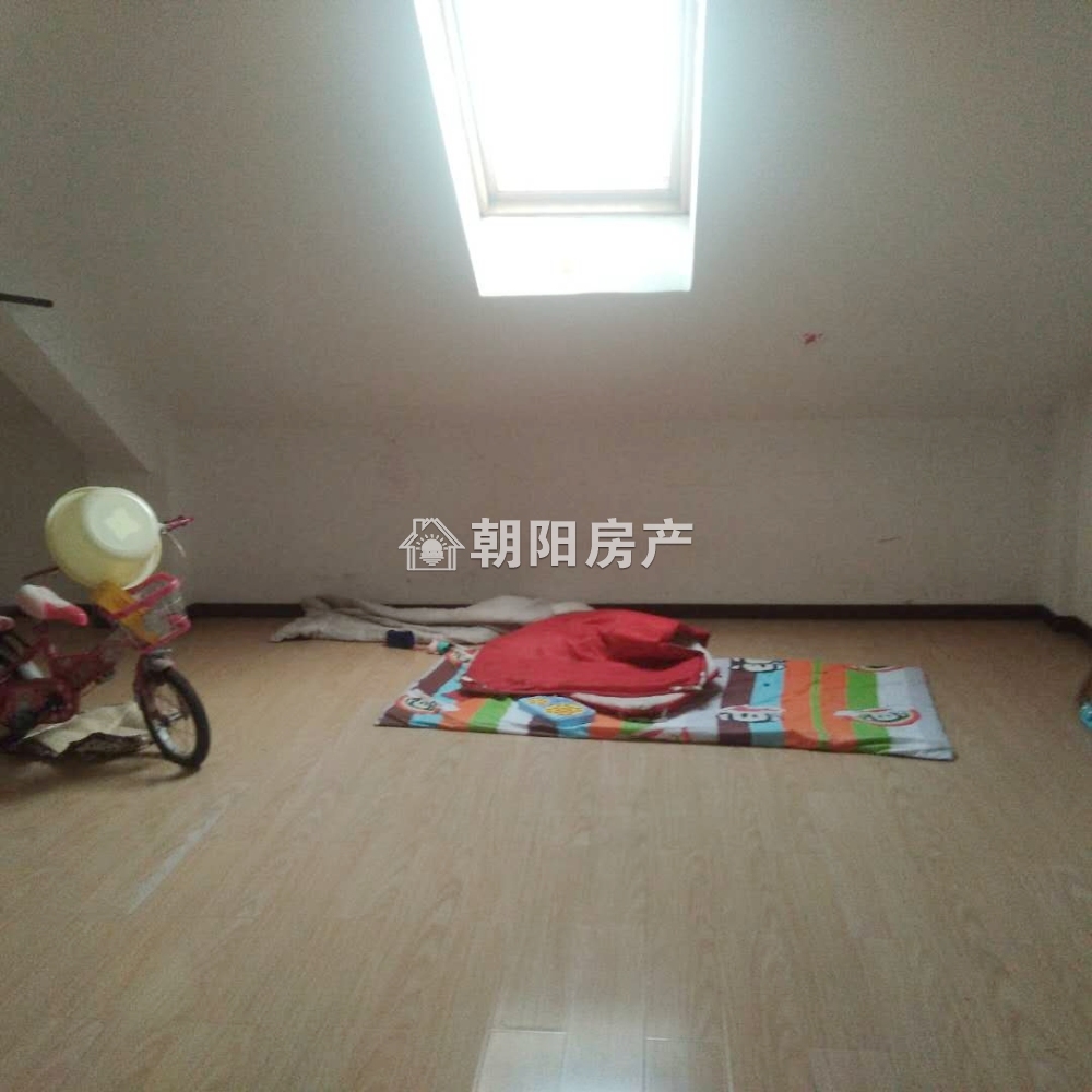 斯瑞明珠城 118平 南向三室二厅 满两年 2203元/平