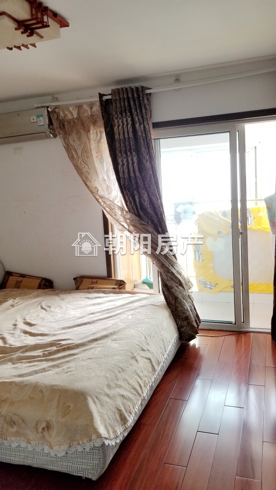 龙湖路一号 97平 精装东向三室 免税学区房 随时看房
