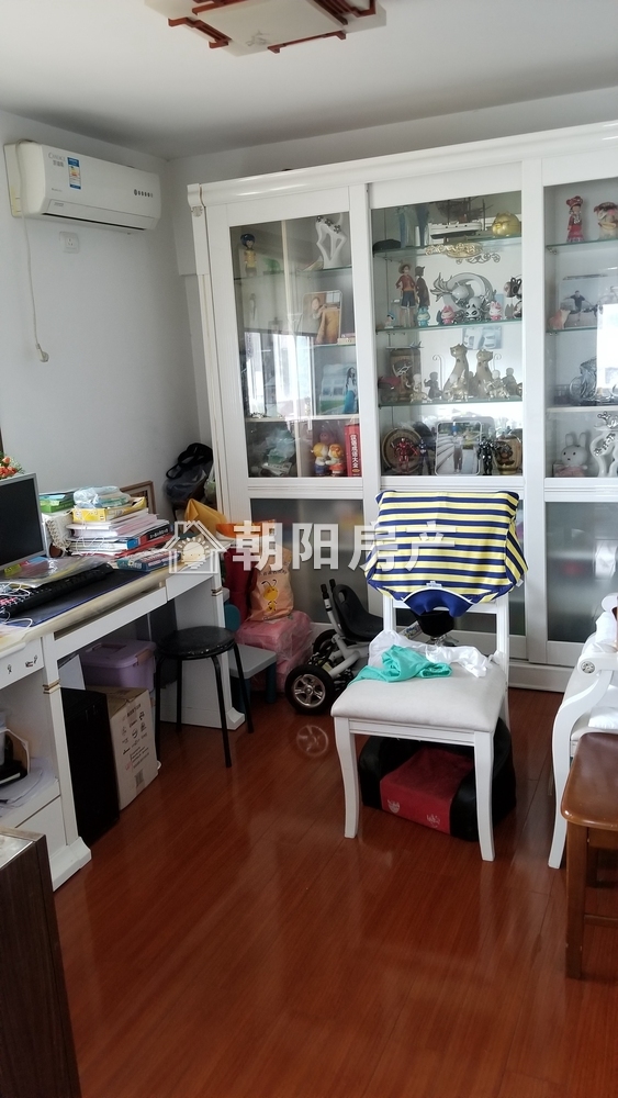 龙湖路一号 97平 精装东向三室 免税学区房 随时看房