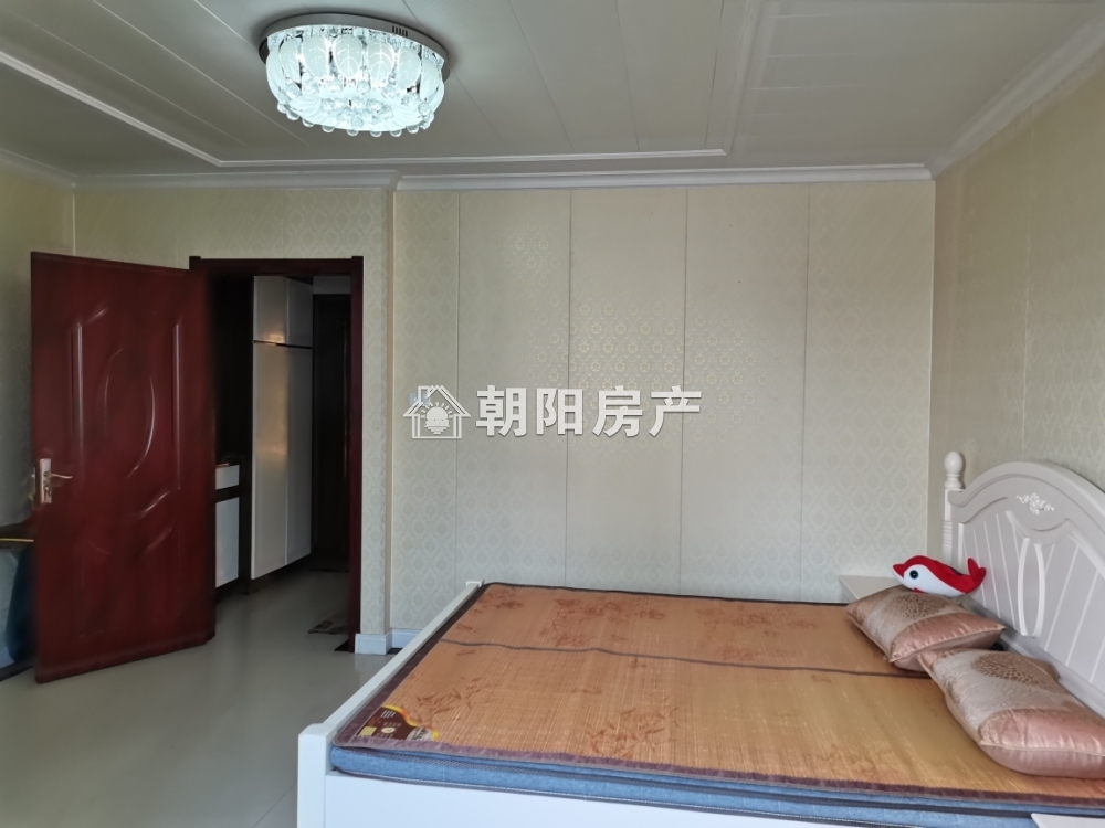 金色大地 153平 南向四室精装 满五唯一 交通便利