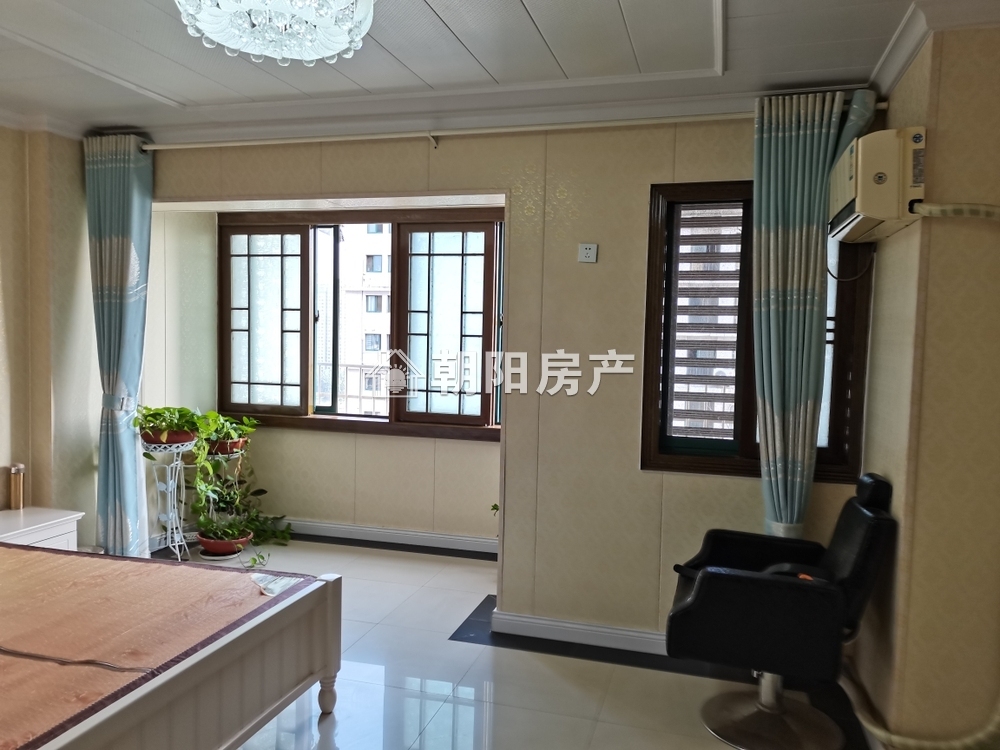金色大地 153平 南向四室精装 满五唯一 交通便利
