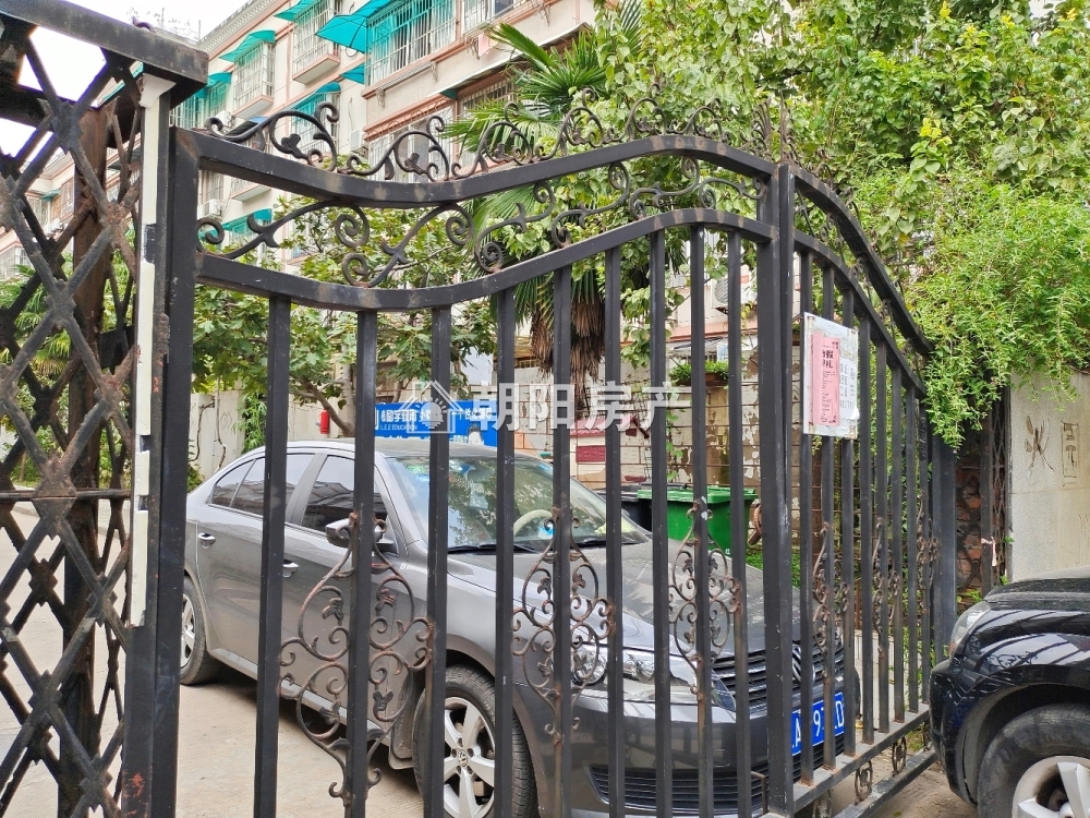 沁园小区 95平 南向六室二厅 满两年 学区房 有自建 有平台 有地下室