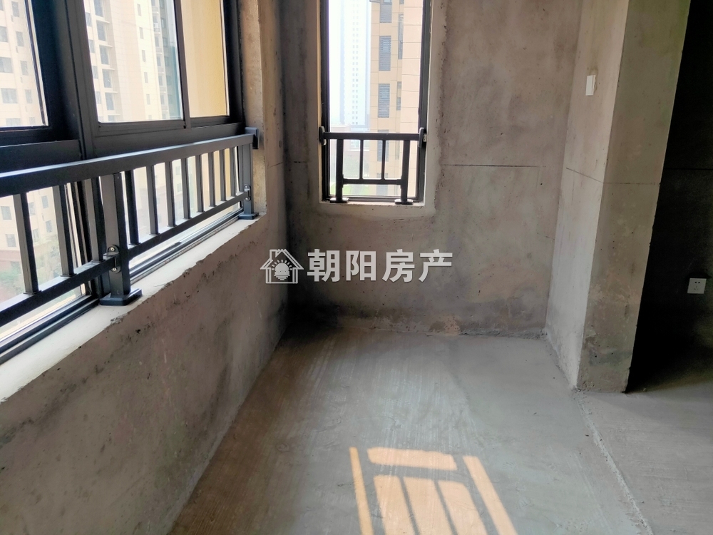 金地天悦 125平 南向三居 毛坯 学区房 交通便利